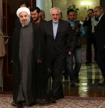 عصبانیت خودنویس از دستاوردهای دولت روحانی در یکسال اخیر
