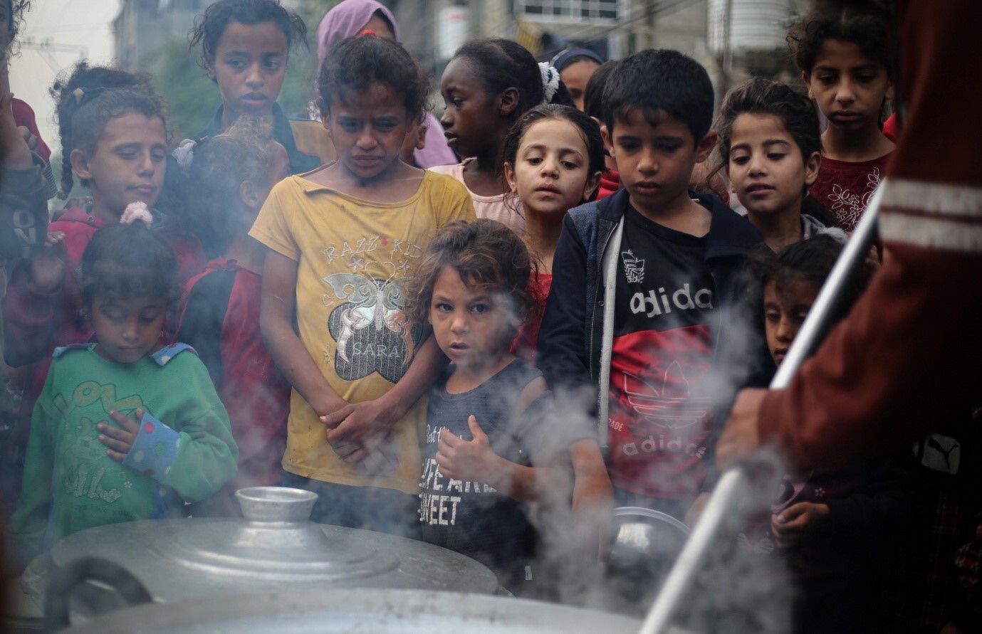 كودكان در غزه براي زنده ماندن نياز به كمك هاي نجات بخش دارند
