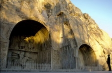 بنای تاریخی طاق بستان