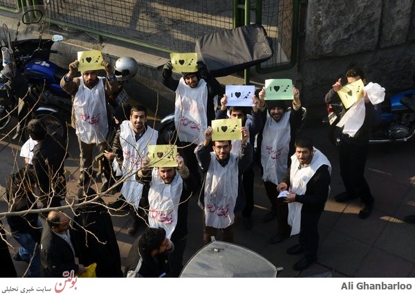 تصاویر خاص از تجمع دانشجوی مقابل سفارت فرانسه