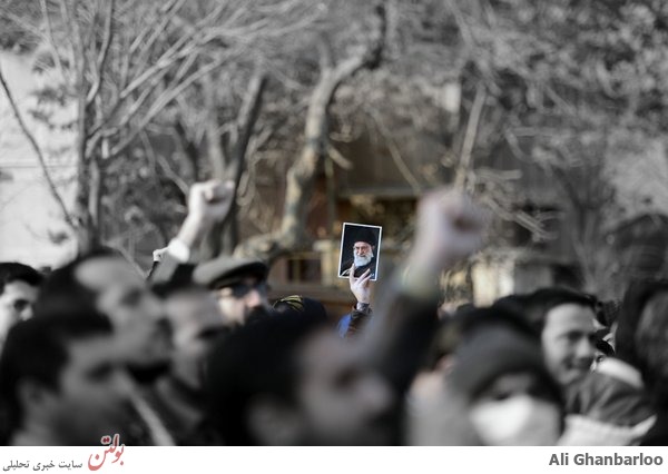 تصاویر خاص از تجمع دانشجوی مقابل سفارت فرانسه