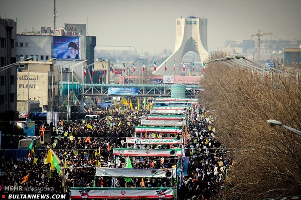 روحانی: ملت ایران از فشار و تحریم نمی‌ترسد/ قرائت قطعنامه پایانی راهپیمایی سراسری یوم‌الله22 بهمن‌ماه در میدان آزادی