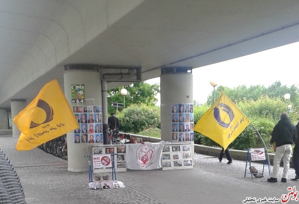 تجمع 3 نفره منافقین در مخالفت با مذاکرات هسته ای! + تصاویر