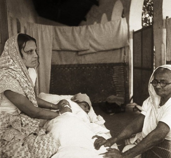 آلبوم کمیاب از 10سال آخر عمر گاندی
