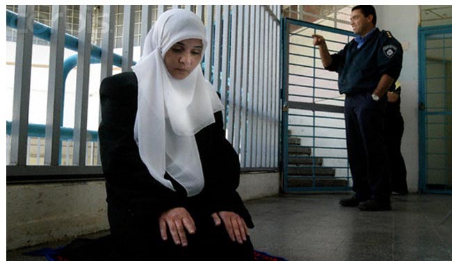 دختر 14 ساله فلسطینی در چنگال غاصبان صهیونیست