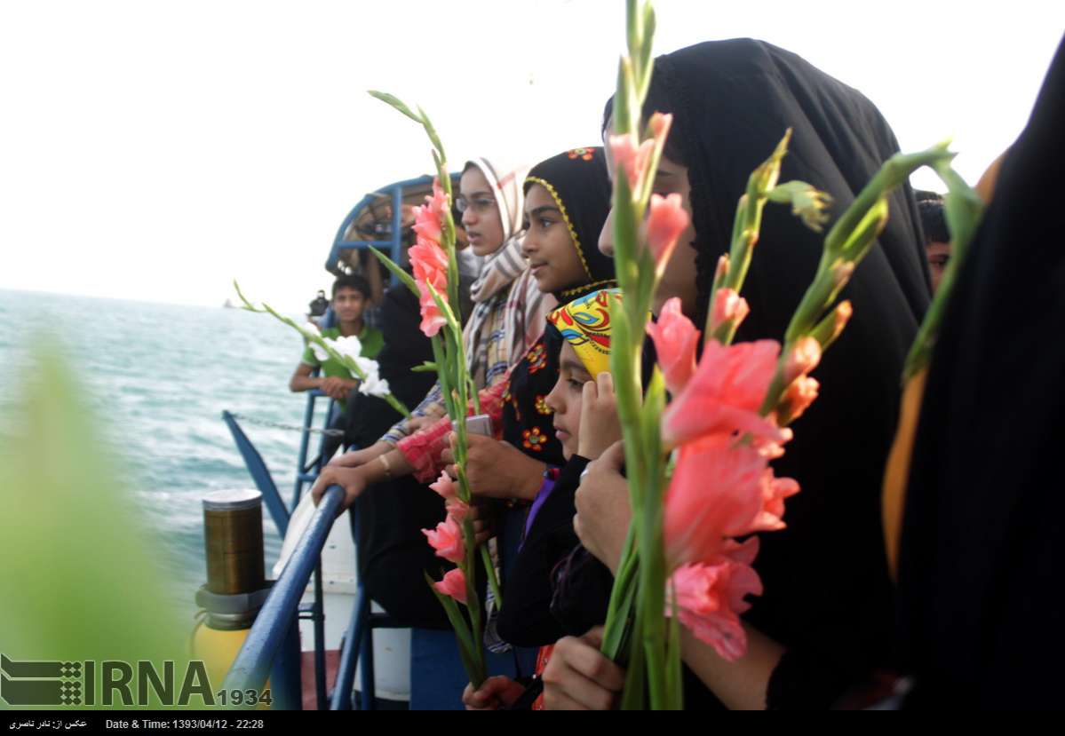 شهادتگاه 290مسافر ایرباس در آبهای خلیج فارس گلباران شد