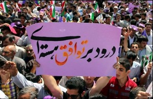 تاکید اکثریت مردم ایران بر لغو تحریم ها در توافق هسته ای