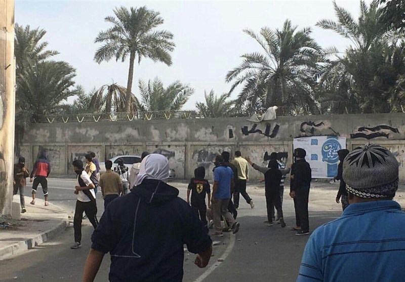 درگیری مردم با نیروهای امنیتی در پی اعدام ۳ جوان بحرینی+ عکس