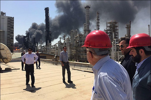 ادامه عملیات مهار حریق در پتروشیمی بوعلی تا عصر شنبه/ جزئیات علت حادثه از زبان مسئولان / وزیر با 30 ساعت تاخیر آمد/ رئیس کمیسیون انرژی در جشنواره غذا! (+عکس و فیلم)