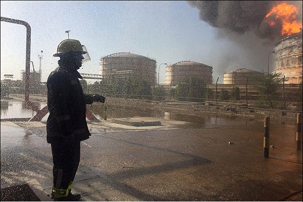 ادامه عملیات مهار حریق در پتروشیمی بوعلی تا عصر شنبه/ جزئیات علت حادثه از زبان مسئولان / وزیر با 30 ساعت تاخیر آمد/ رئیس کمیسیون انرژی در جشنواره غذا! (+عکس و فیلم)