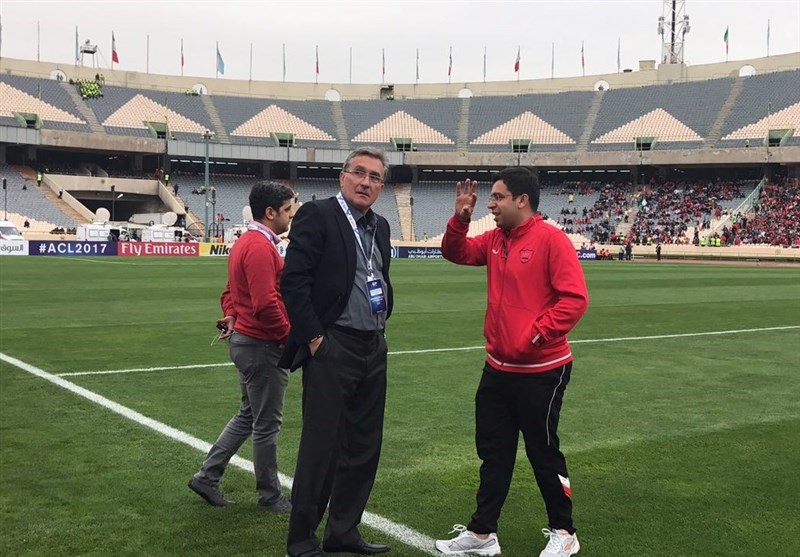 حضور زودهنگام پروین و دور افتخار برانکو در ورزشگاه/ پرچم کرواسی در دست یک هوادار