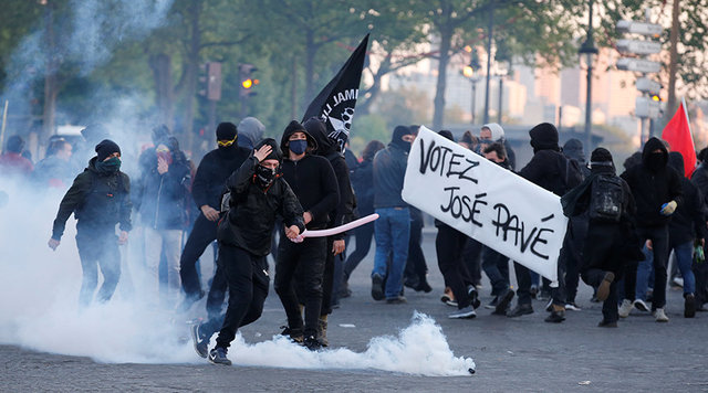 تظاهرات گسترده در فرانسه پس از اعلام نتایج اولیه انتخابات ریاست جمهوری