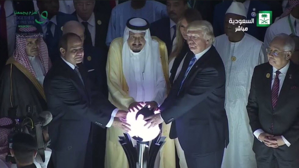 کاربران توییتر عکس ترامپ و پادشاه عربستان را سوژه کردند