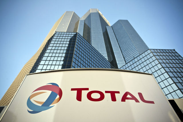 قرارداد با شرکت نفتی توتال که با رشوه کارهایش را جلو می‌برد خطا است