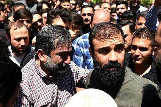 عبدالرضا هلالی و روح الله بهمنی در یک مراسم تشییع +عکس