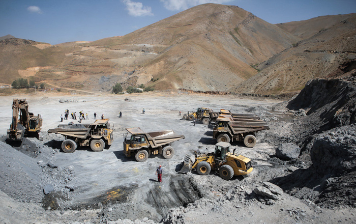 حقوق کارگران معدن زرشوران پرداخت‌شده است/ برنامه‌ریزی برای اکتشاف و بهره‌برداری بیشتر از زرشوران