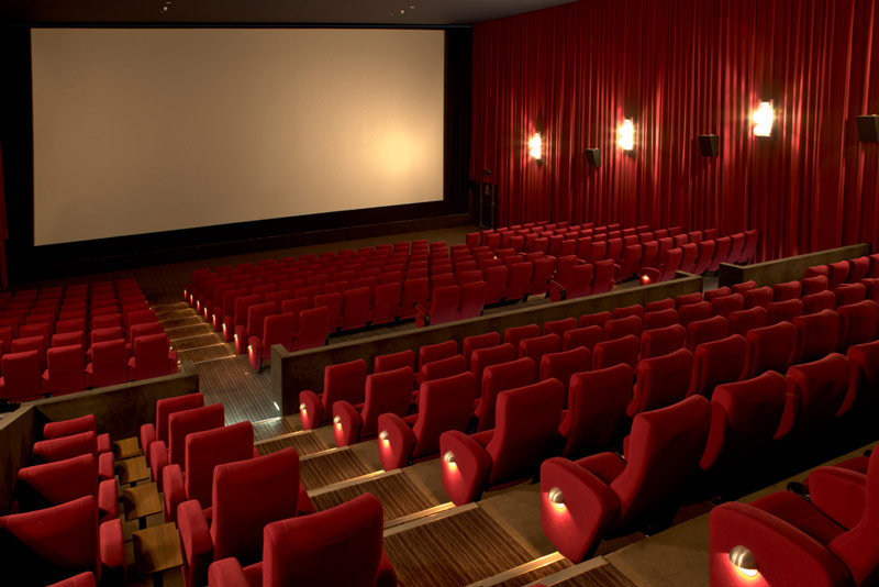 آیا کاهش قیمت بلیط سینما، مردم بیشتری را پای پرده نقره ای می آورد؟
