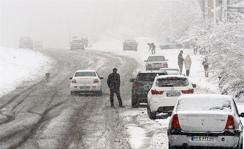 کولاک و برف در جاده‌های مواصلاتی غرب و جنوب اصفهان