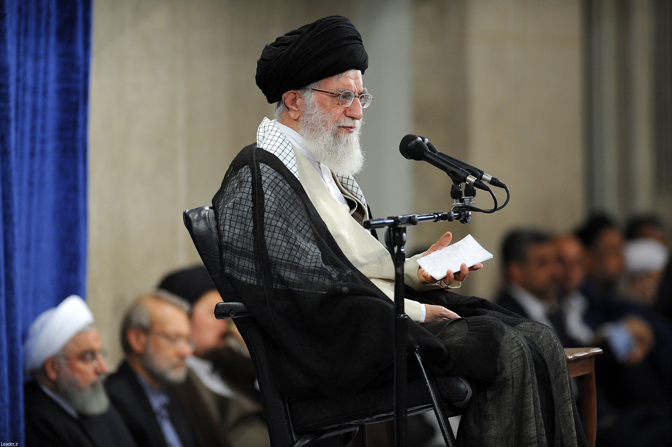 نقش بی‌بدیل رهبر انقلاب اسلامی در حفظ تعادل نظام