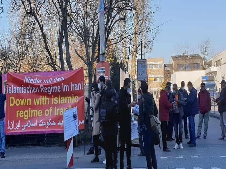 ده ها متقاضی پناهندگی در بلژیک به امید قبولی از سوی دولت، در تظاهرات اجاره ای حزب منحله دمکرات کردستان ایران شرکت کردند