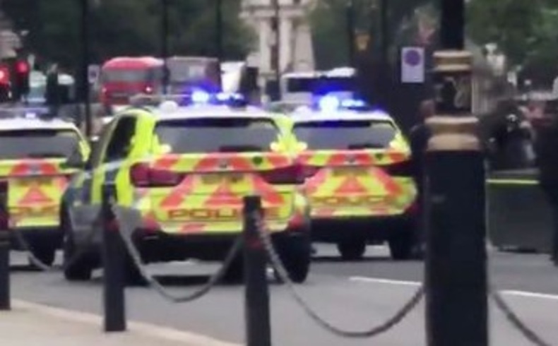 حمله به ساختمان پارلمان انگلیس با خودرو
