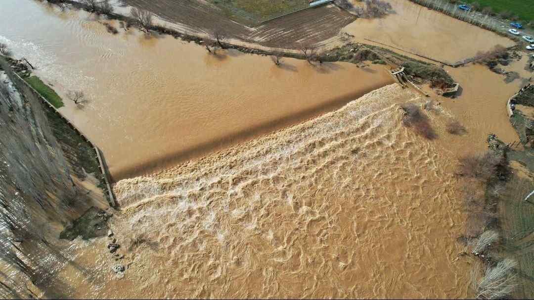 طغیان عظیم رودخانه سیمینه رود در شهرستان بوکان به سمت دریاچه ارومیه
