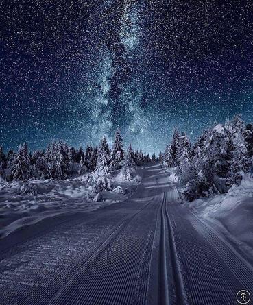 آسمانی صاف در یک شب زمستانی در Skeikampen، نروژ