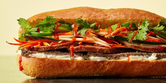 ساندویچ بزرگ و عجیب Banh Mi انواع مختلفی داره.