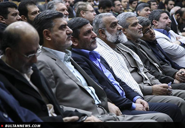 تقدیر از خانواده های شهدا در همایش بسیج و رسانه؛ تقدیر از خانواده های شهدا در همایش بسیج و رسانه؛