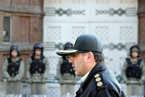 تصاویر خاص از تجمع دانشجوی مقابل سفارت فرانسه