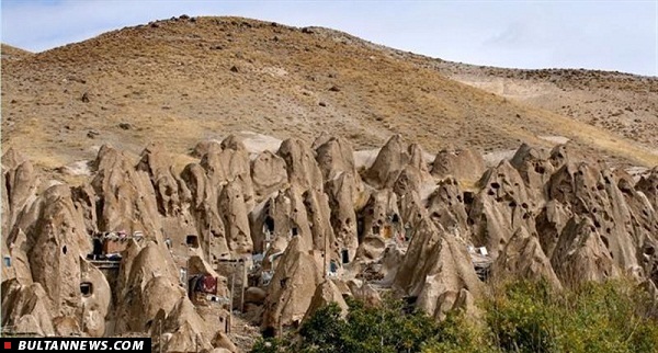 روستایی سنگی که با دست کنده کاری شده + عکس