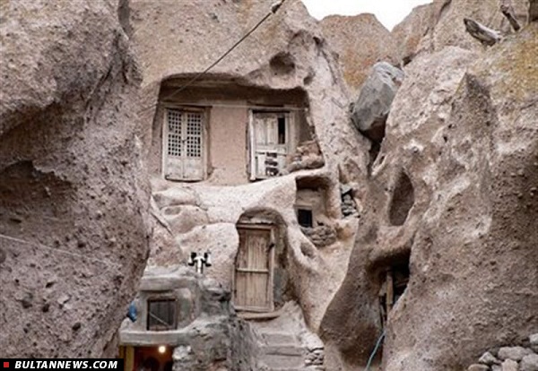 روستایی سنگی که با دست کنده کاری شده + عکس