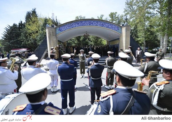 خروج ناگهانی فرمانده کل ارتش از خط تشریفات+عکس خروج ناگهانی فرمانده کل ارتش از خط تشریفات+عکس