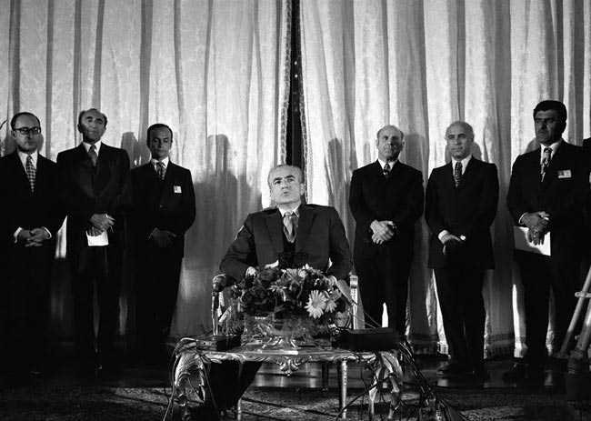 مردم دولت جدید را قبول نداشتند و تظاهرات متوقف نمی شود مردم دولت جدید را قبول نداشتند و تظاهرات متوقف نمی شود