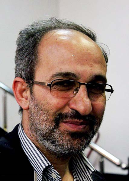 مردی که در تاریکی فتنهها روشنایی بخشید / بهلحظههای عاشقی تو را مرور میکنم مردی که در تاریکی فتنهها روشنایی بخشید / بهلحظههای عاشقی تو را مرور میکنم