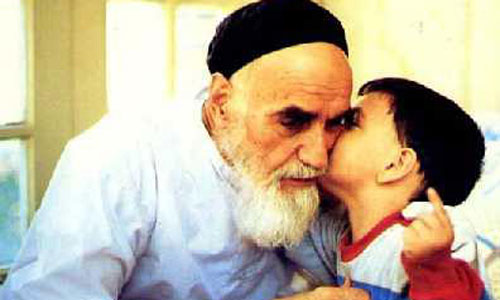 هرچه از عمر حضرت روح‌الله می‌گذشت، انقلابی‌تر می‌شد