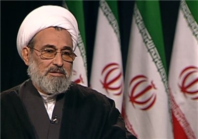 امام فرمودند رهبری انقلاب برازنده آیت‌الله خامنه‌ای است/ هر چهار پسر آقا مستأجرند