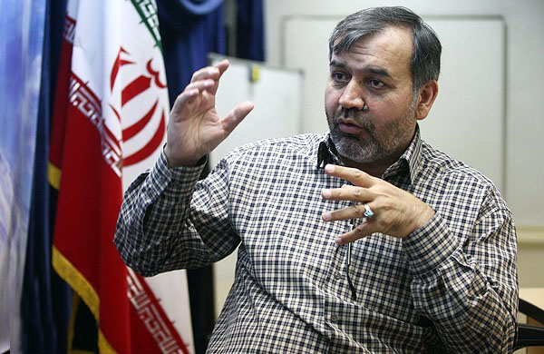 حضور بانوان در ورزشگاه‌ها و سالن‌های موسیقی، در بند مباحث سیاسی