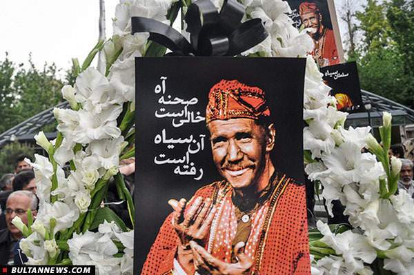 عروسک سعدی افشار در نمایش «شب‌نشینی با مولیر»