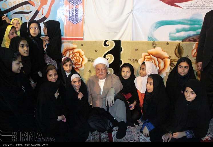 افطار کودکان بهزیستی با هاشمی رفسنجانی