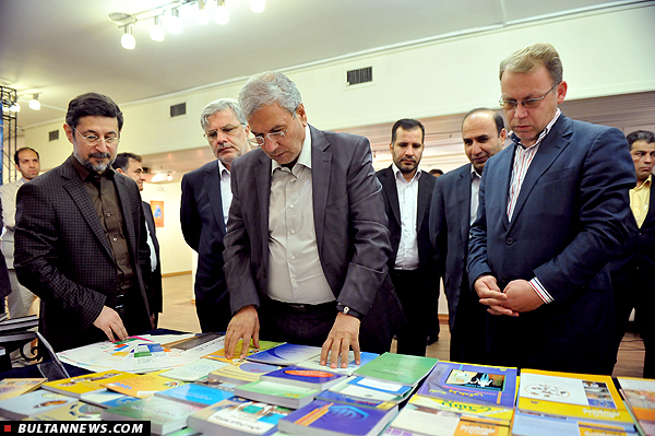 وزیر تعاون، کار و رفاه اجتماعی از نمایشگاه پوستر تأمین اجتماعی دیدن کرد