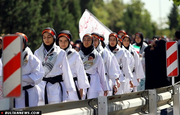 تجدید میثاق دانش آموزان محجبه دبیرستان های دخترانه منطقه 5 با شهدا (+تصاویر) تجدید میثاق دانش آموزان محجبه دبیرستان های دخترانه منطقه 5 با شهدا (+تصاویر)