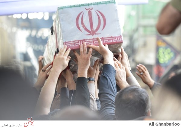 تشییع سه شهید گمنام در بازارر تهران+تصاویر