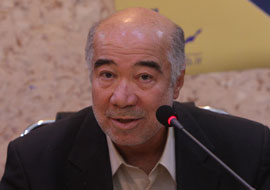 اجماع بزرگ خانواده هلال احمر بر روی ریاست یک مرد بزرگ اجماع بزرگ خانواده هلال احمر بر روی ریاست یک مرد بزرگ