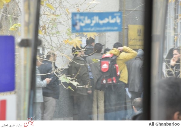 تصاویر تجمع مردم در مقابل سفارت عراق