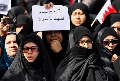 حتی اگر از آسمان بر ما ببارید، سینه خیز به دیدار حسین میآییم حتی اگر از آسمان بر ما ببارید، سینه خیز به دیدار حسین میآییم