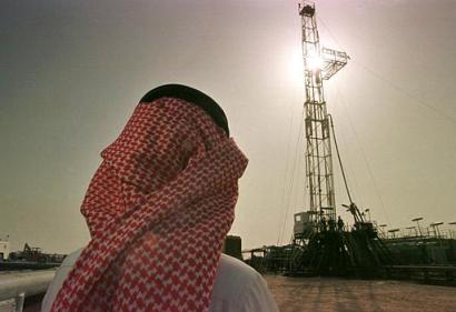 تلاش عربستان در کاهش قیمت نفت؛ خدمت به غرب و تضعیف کشورهای اسلامی و روسیه