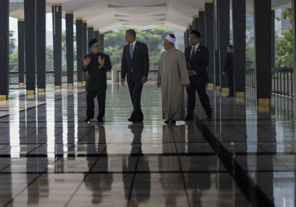 حضور اوباما در مسجد پس از 8 سال