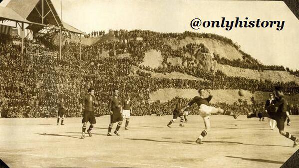 تصویری از استادیوم تیم فوتبال بارسلونا در سال 1909