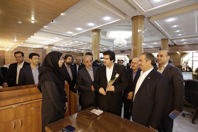 هدف بانك صادرات ايران تامين رضايت هموطنان مي باشد هدف بانك صادرات ايران تامين رضايت هموطنان مي باشد